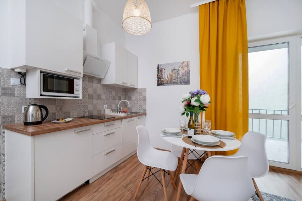 Kitchen with Microwave; Dining Area | Book Now with RENTUJEMY.COM