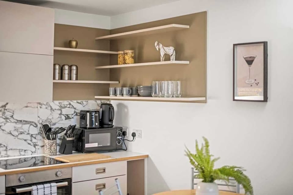 Clutter-free surfaces and neatly arranged essentials keep the kitchen space functional yet refined. 