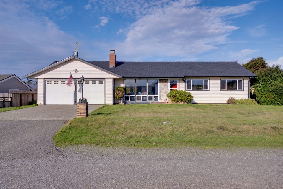 Parking | Garage (2 Vehicles) | Driveway (2 Vehicles) | Free Street Parking