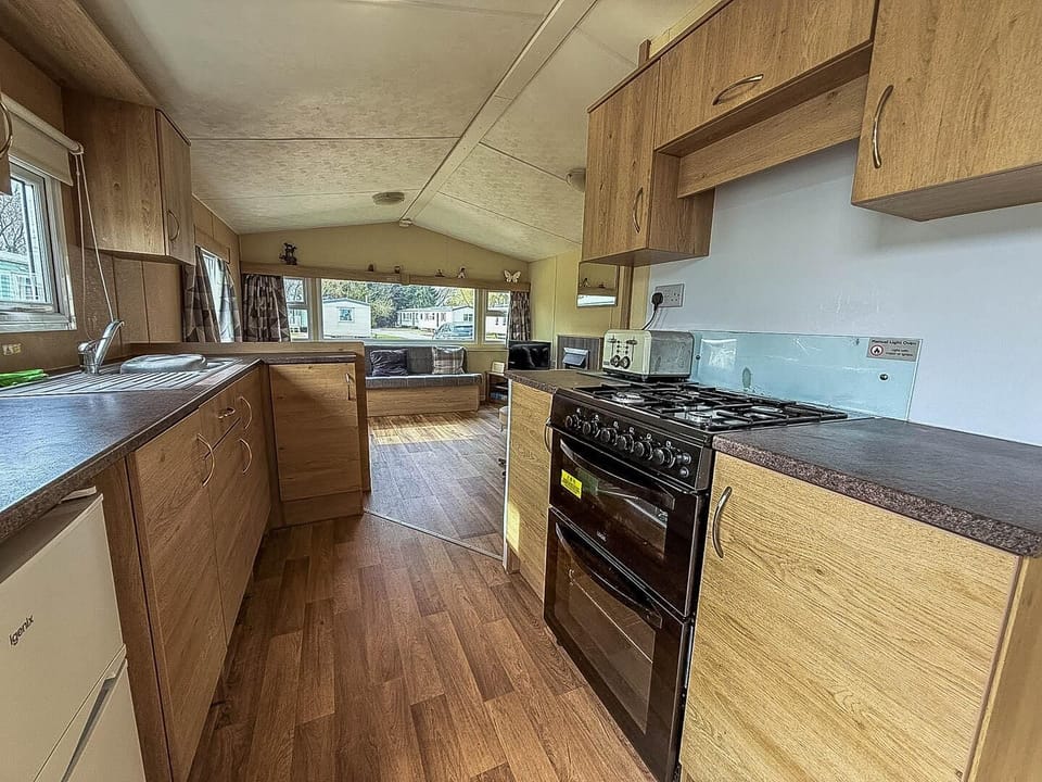 Discover the perfect family holiday at Parkdean Resorts Southview Holiday Park Skegness, nestled in Lincolnshire, offering dog-friendly short breaks and cosy static caravan holidays.