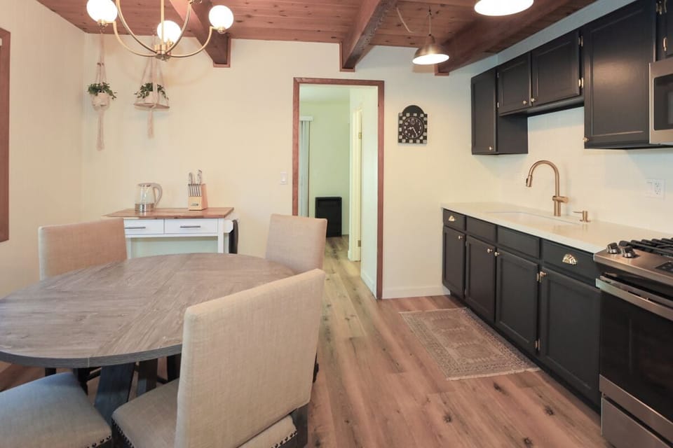 Dining area / kitchen