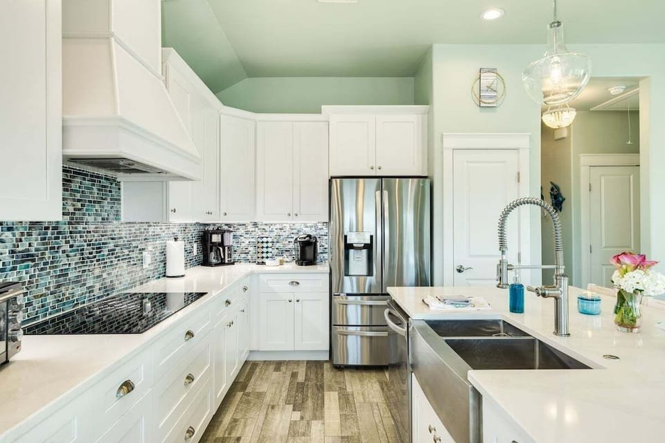 Beautifully modern kitchen with all the amenities and appliances you need!