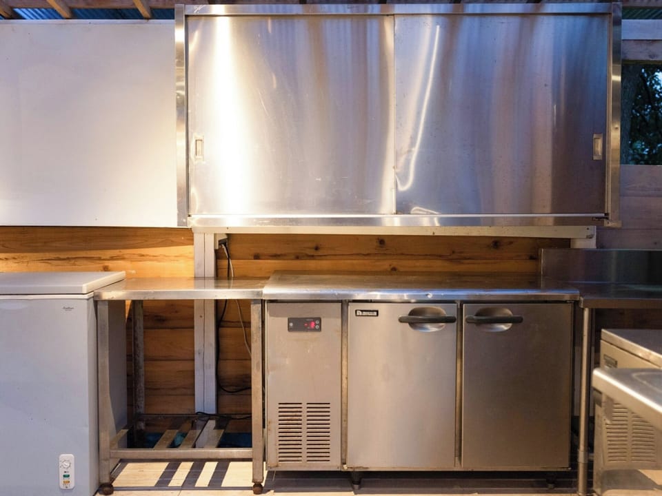 ・[BBQ Deck] A rare outdoor refrigerator is provided for your convenience. *Charges apply