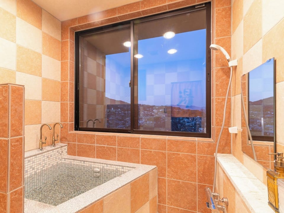 ・[Private bath] A stylish tiled bathtub (available depending on the number of guests)