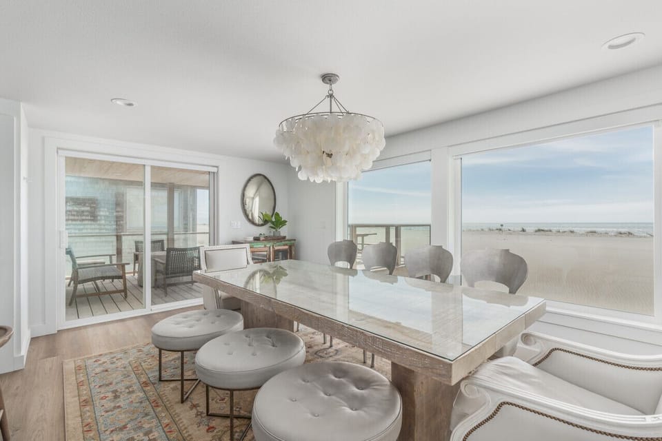 Dining room facing South