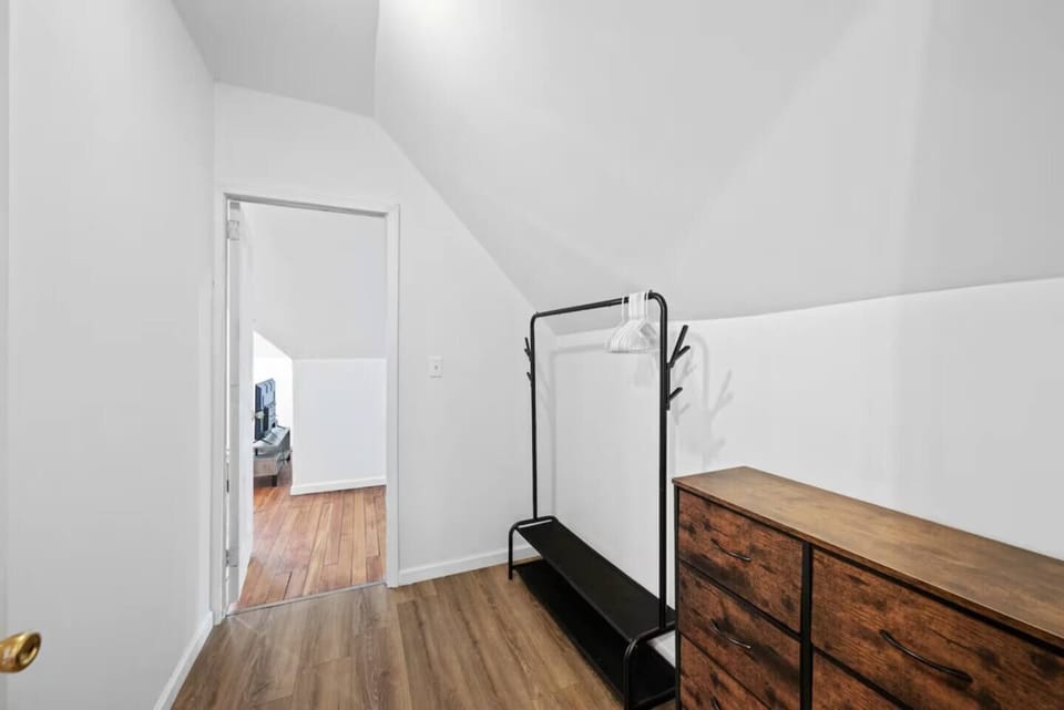 A well-organized closet is the key to a stress-free morning! Every piece has its place, and I’m loving how everything comes together.