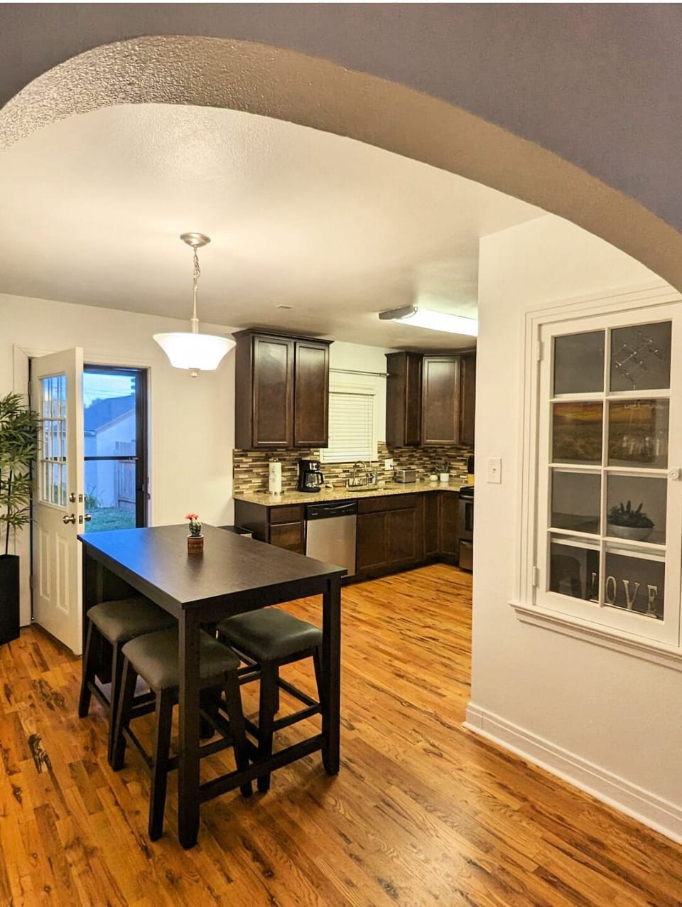 Entering dining area and kitchen.