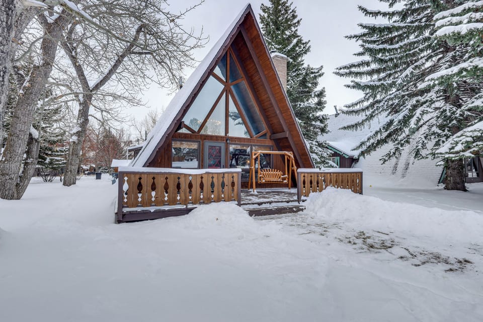 Cabin Exterior | Self Check-In | 2-Story Cabin | 7 Mi to Red Lodge Mountain