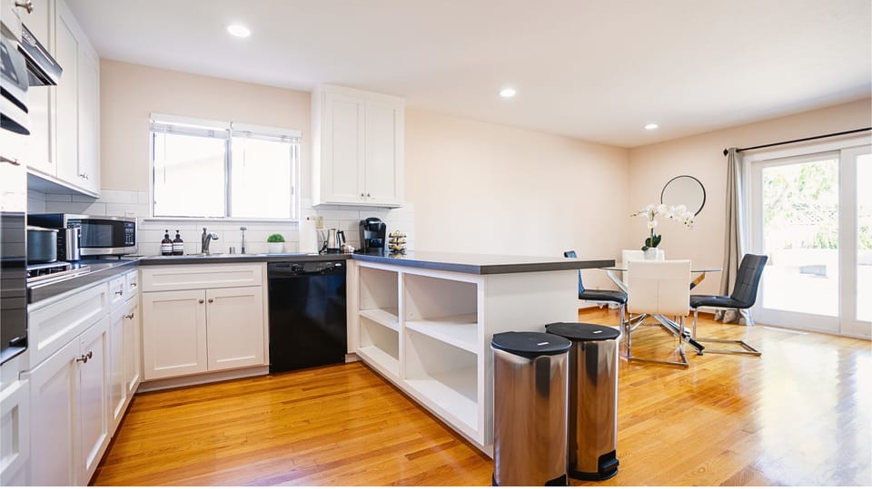 Full kitchen