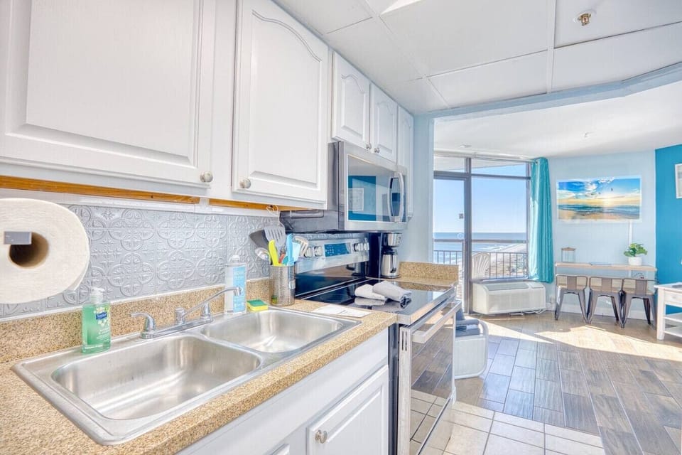 Fully stocked kitchen in this gorgeous condo with floor to ceiling windows providing natural light and spectacular views.
