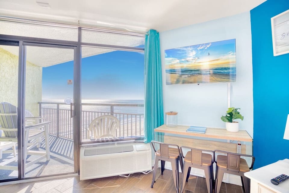 Beach view from the Livingroom.  Absorb the good vides of this refreshing and relaxing experience.