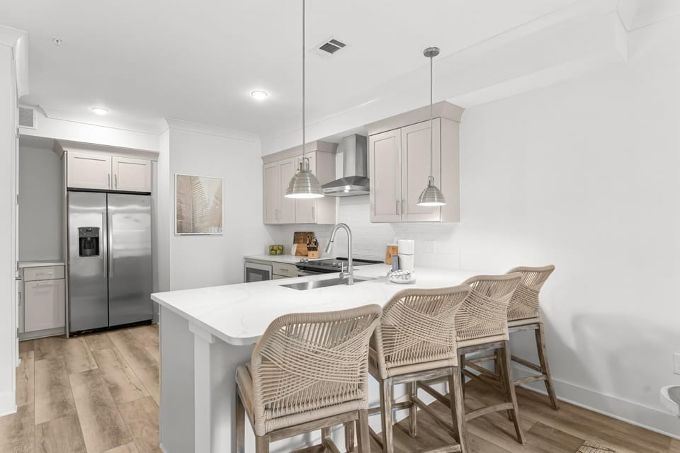 Kitchen with Breakfast Bar