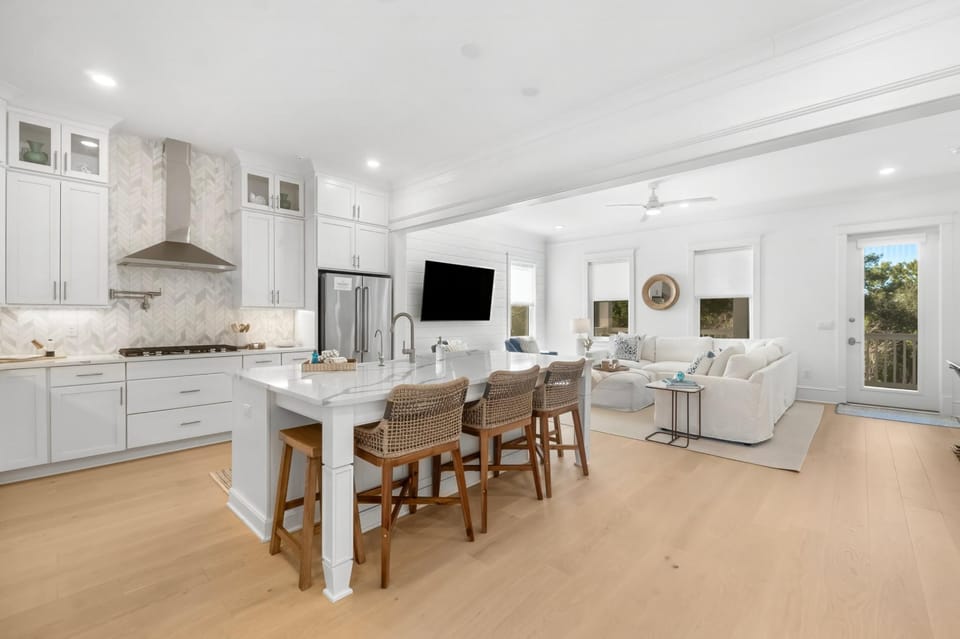 Kitchen with Breakfast Bar
