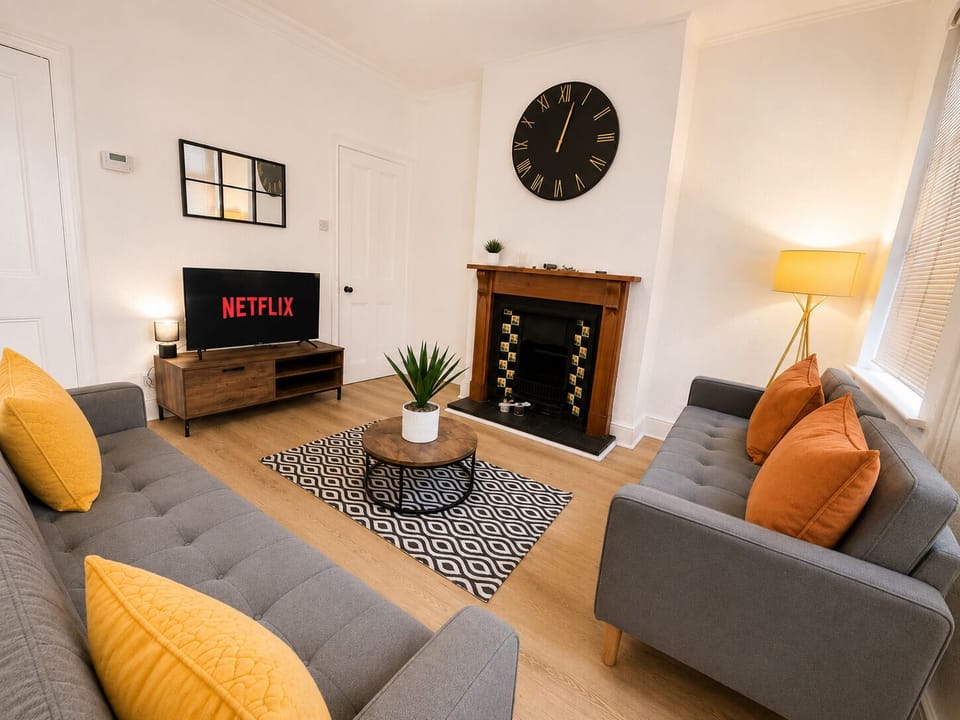 Living room with Smart tv (Netflix and all apps compatible & Virgin TV channels) 