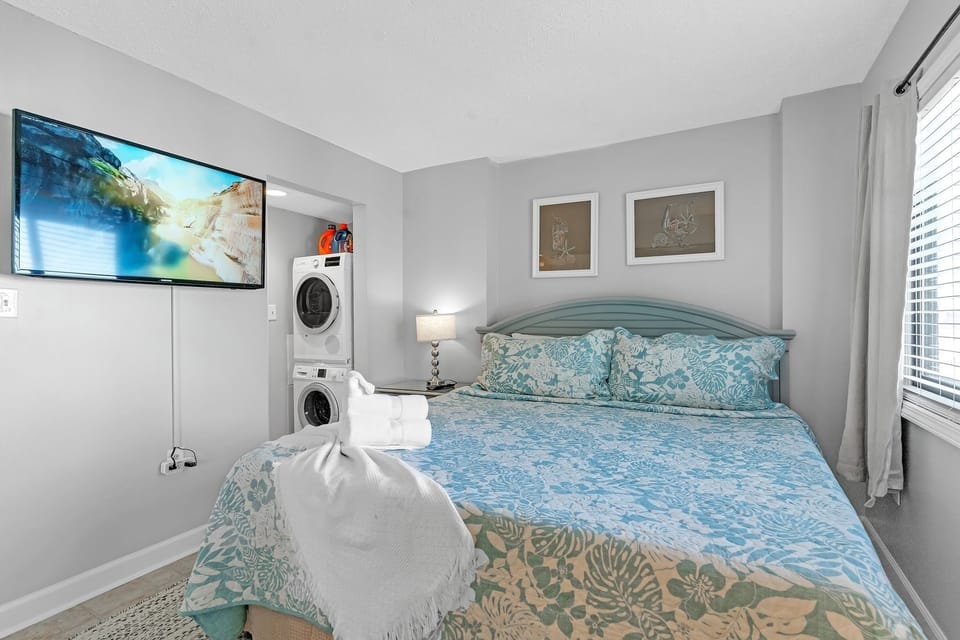 Washer, Indoors, Screen, Furniture, Bed