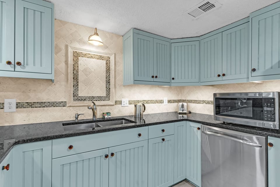 Indoors, Kitchen, Sink, Sink Faucet, Microwave
