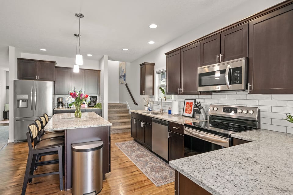 This fully stocked kitchen is ready for all your cooking and dining fun!