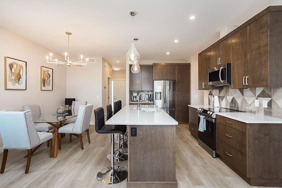 Kitchen and eating area; Perfectly equipped. espresso and coffee machines. 