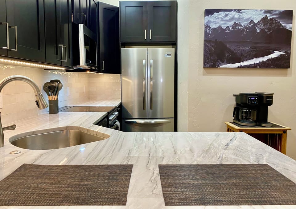 Newly designed kitchen with full appliance package