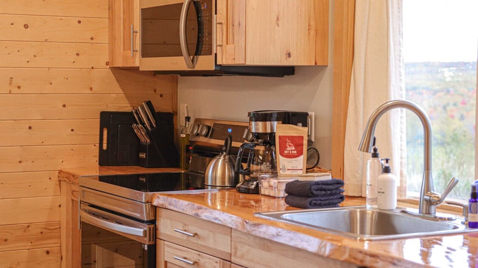 Full kitchen amenities