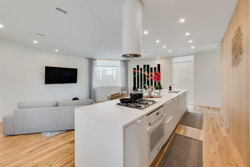 Large Counter space for cooking