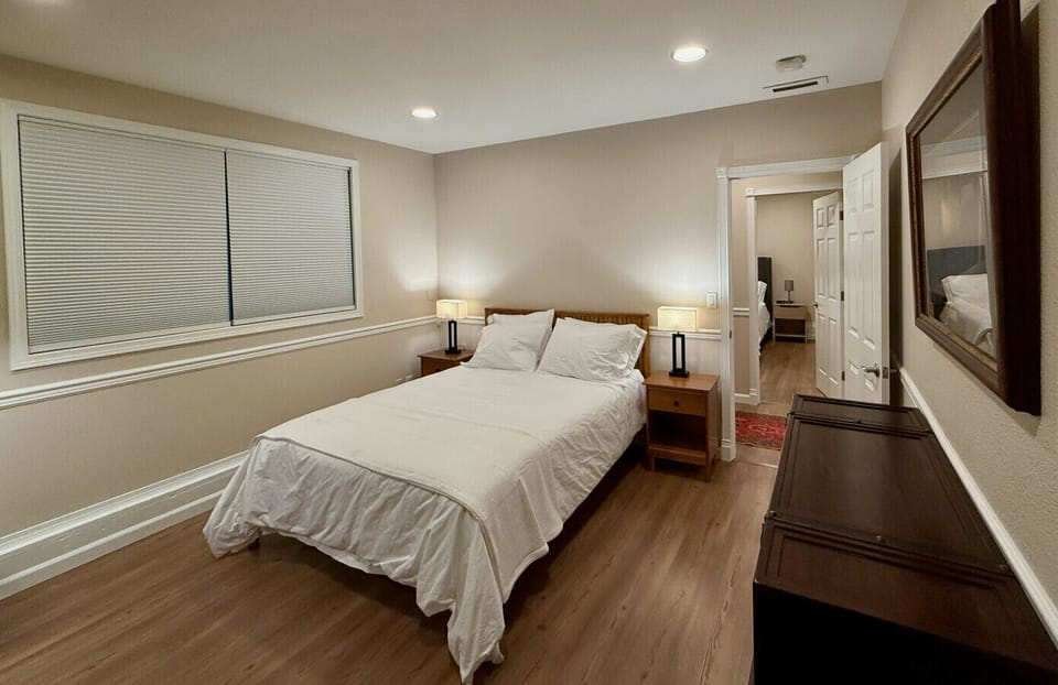 Queen size bed- lamps are charging stations