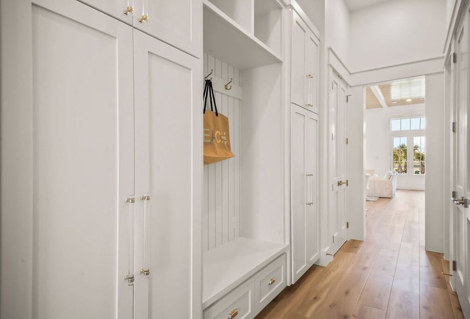 Hallway Storage Bench, 1st Floor