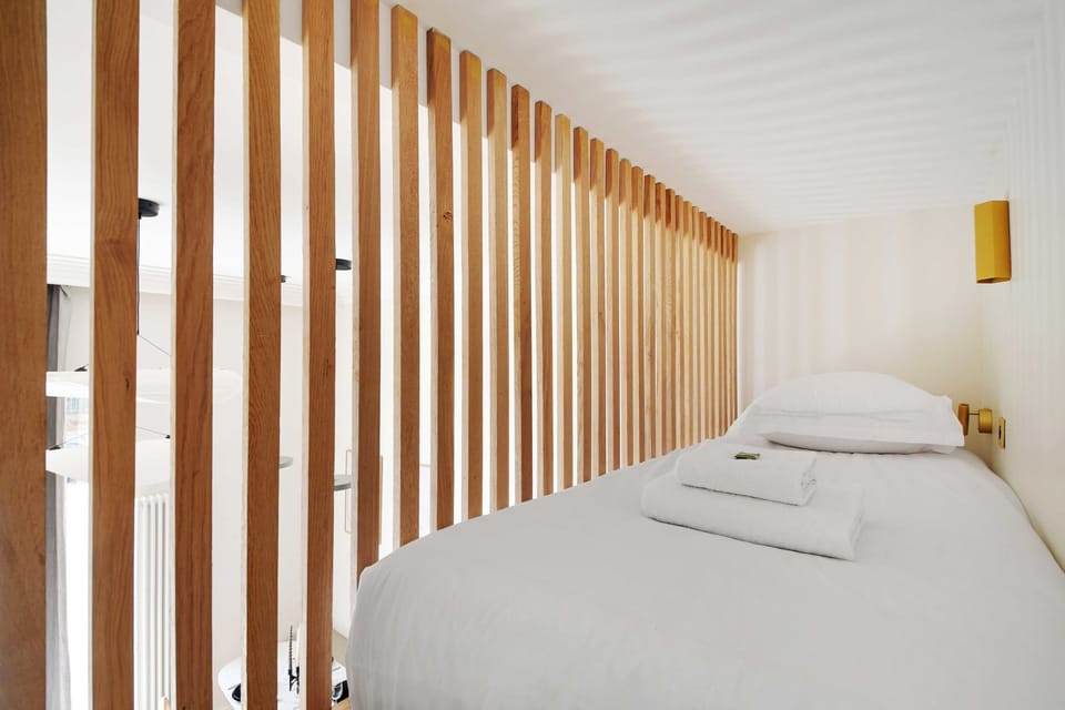 couloir pour accèder au lit en mezzanine