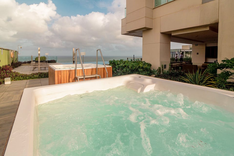 Hot tub 