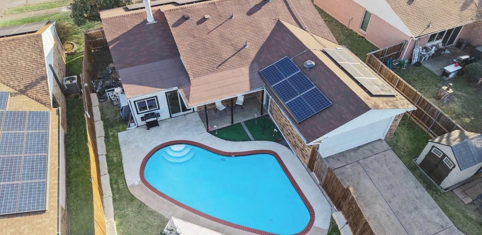 Sparkling pool, perfect for relaxing and unwinding.