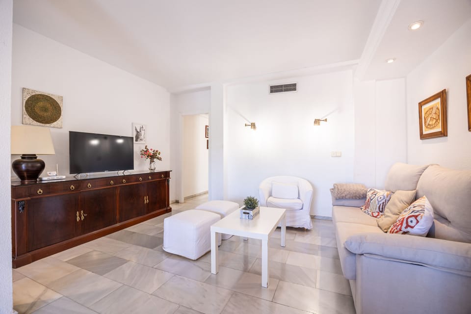 Communal lounge/ TV room,TV and multimedia