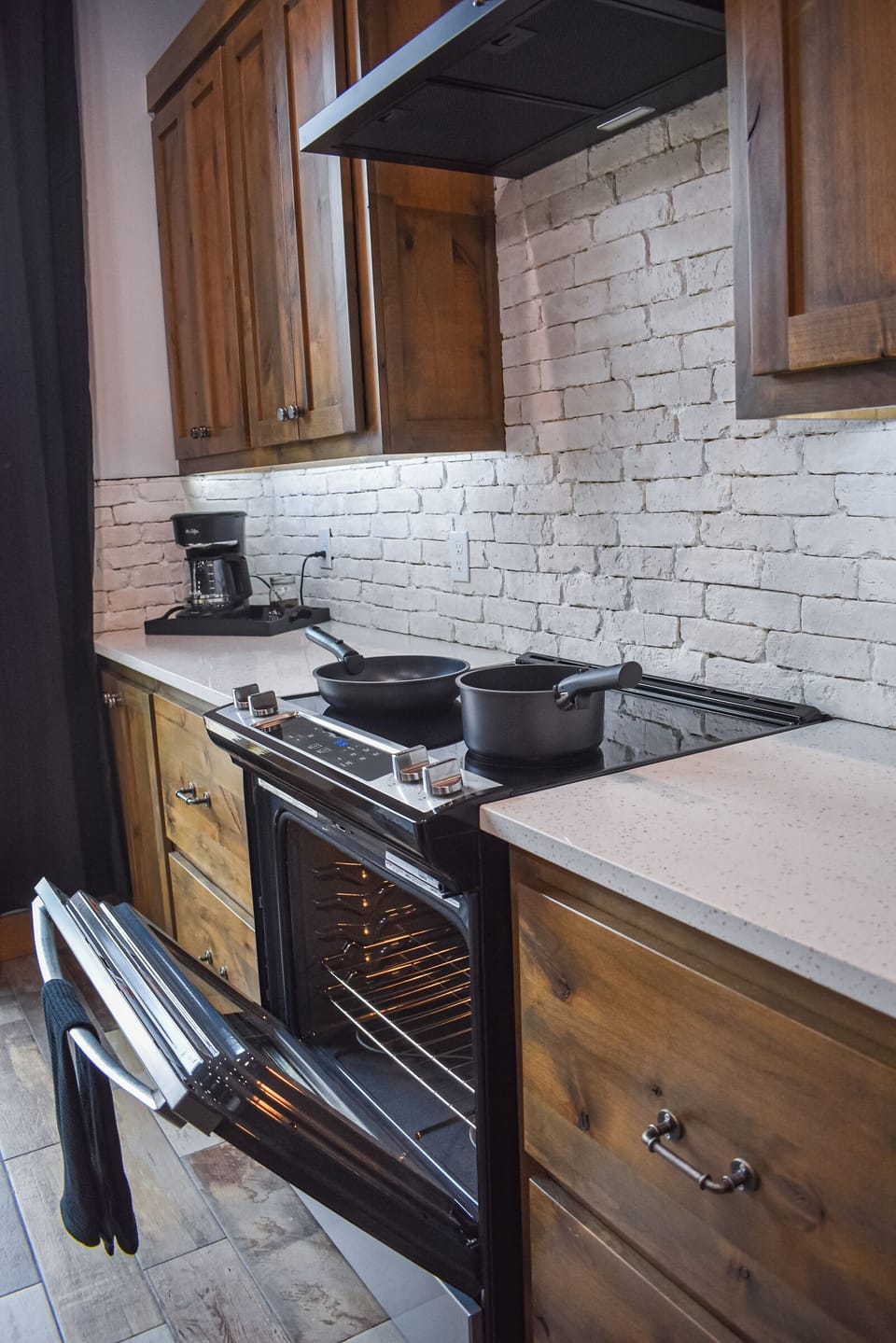 This full-sized electric range is all set and waiting for you