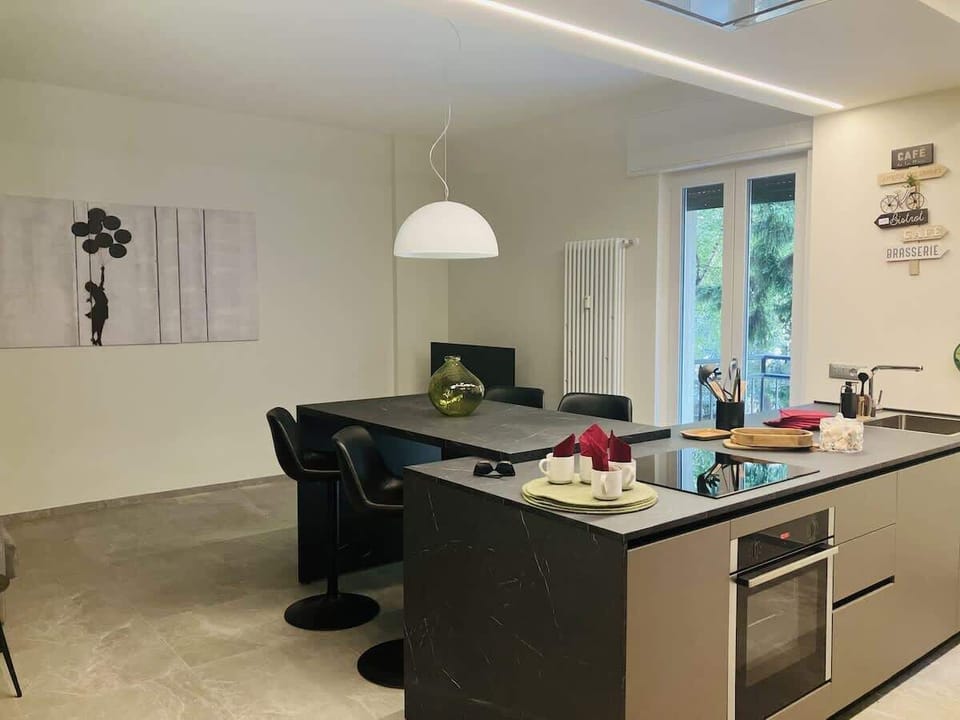 OPEN KITCHEN