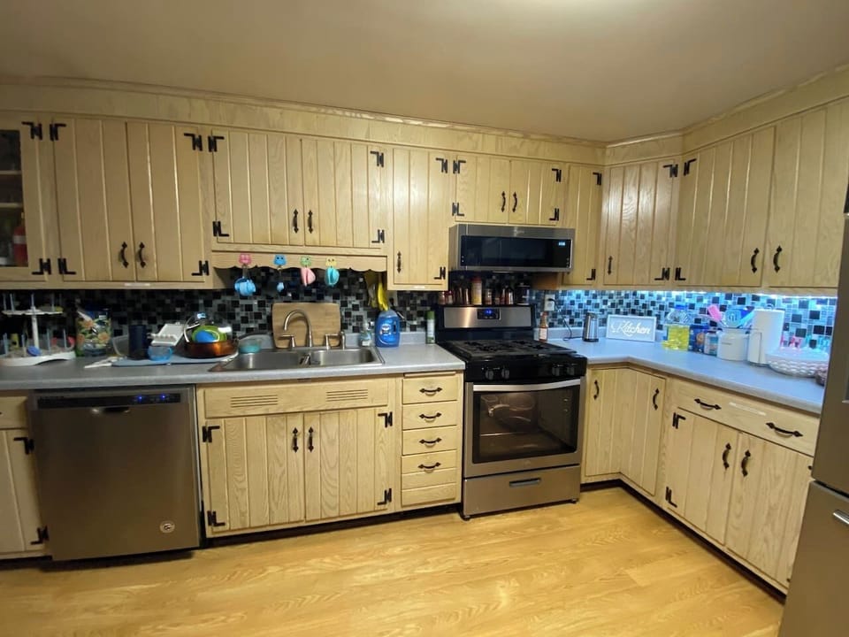 Fully stocked Kitchen to prepare your home cooked meals. 