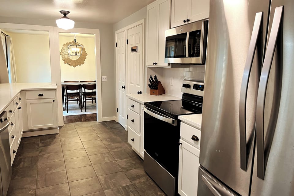 Kitchen Range and Microwave