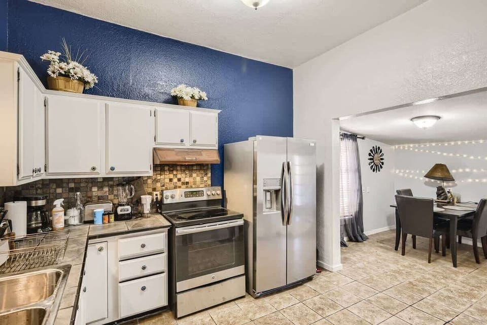 Full Kitchen w/ All Kitchen Essentials Included