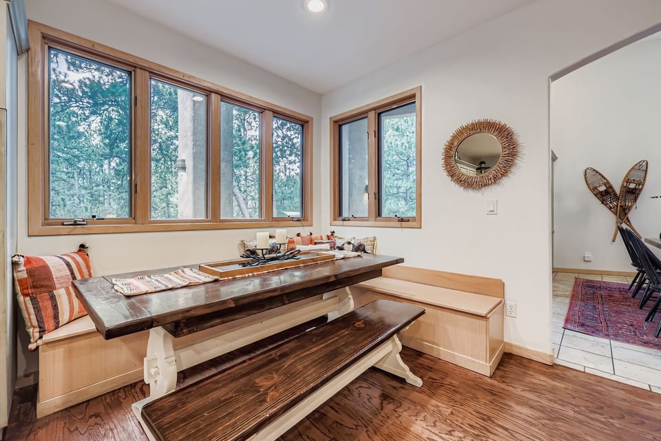 Seating for 6-8 off of kitchen