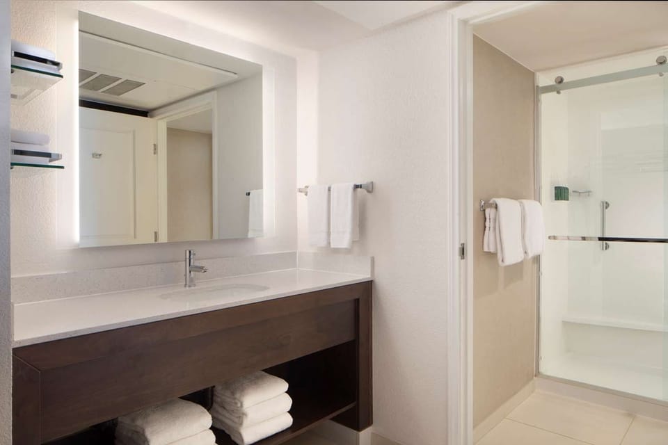 Settle in with a cozy suite, kitchenette, and lounge area.