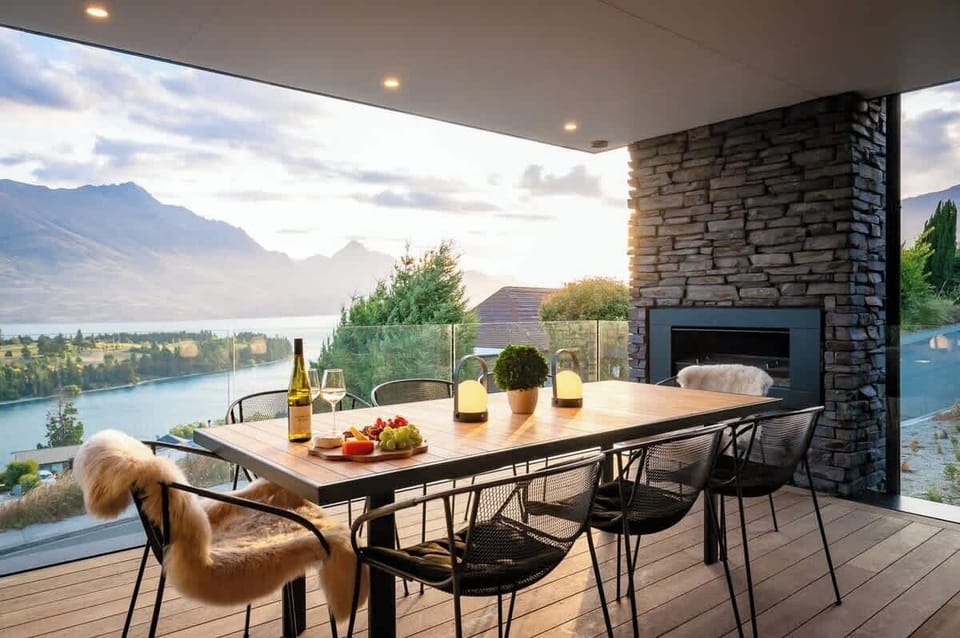 Outdoor Balcony with Gas Fireplace and BBQ
The balcony is equipped with a gas fireplace and BBQ, creating an ideal spot for alfresco dining or relaxing with scenic views.