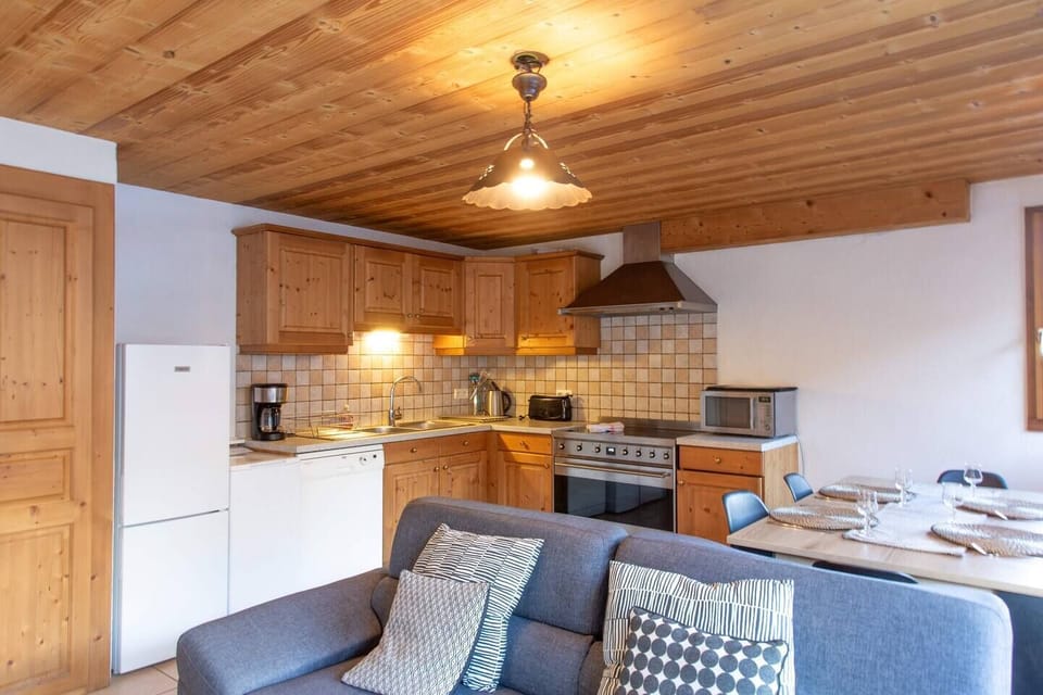 open lounge/ kitchen