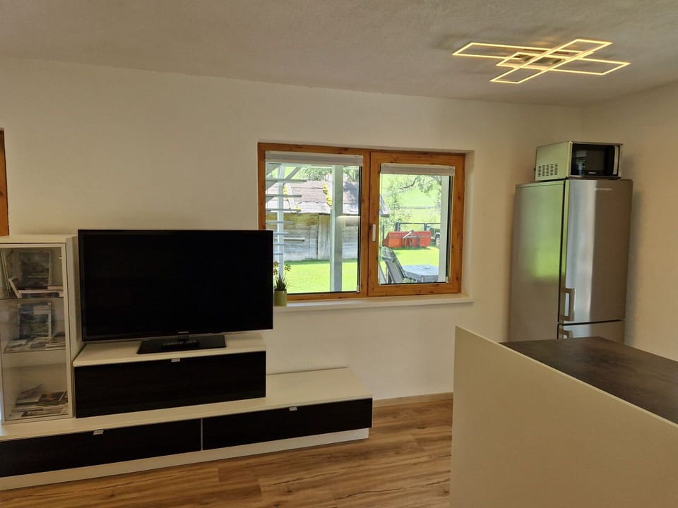 Flooring, Interior Design, Wood, Floor, Furniture, Ceiling, Room, Lighting, Wood Flooring, Living Room