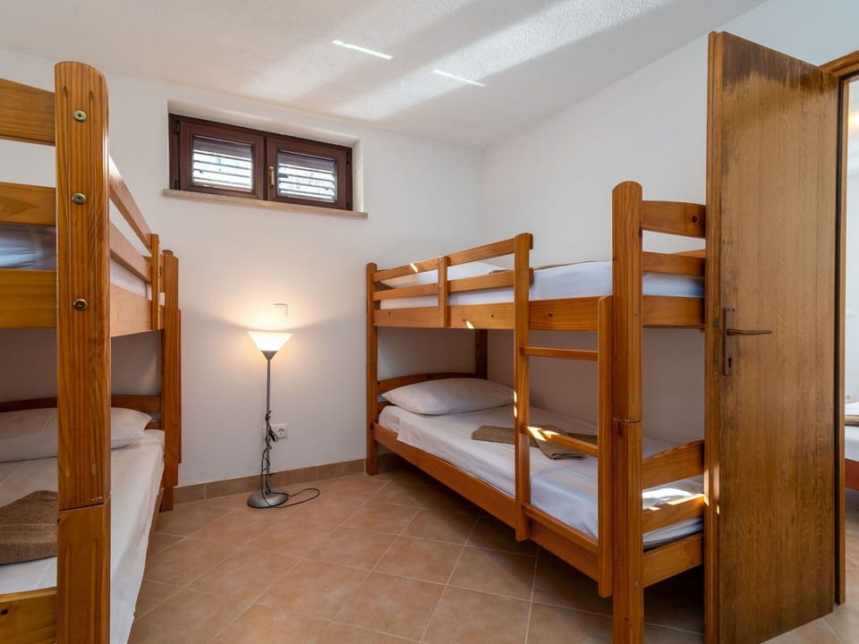 Bunk Bed, Floor, Wall, Flooring, Wood, Furniture, Interior Design, Ceiling, Dormitory, Room