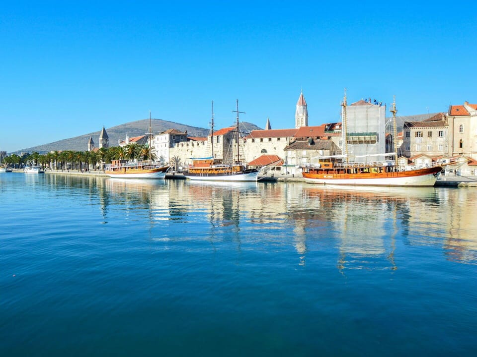 Boat, Watercraft, Waterway, Boats And Boating--Equipment And Supplies, Coastal And Oceanic Landforms, Channel, Tourist Attraction, Naval Architecture, Lake, Ship