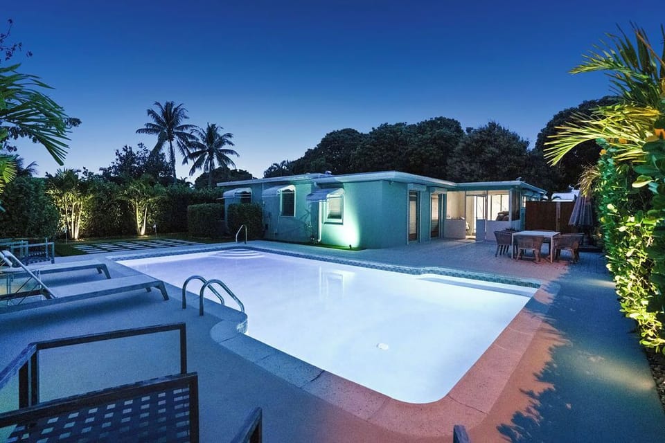 Evening oasis! 🌙 When the sun sets, dive into our sparkling pool and enjoy magical nights under the stars.