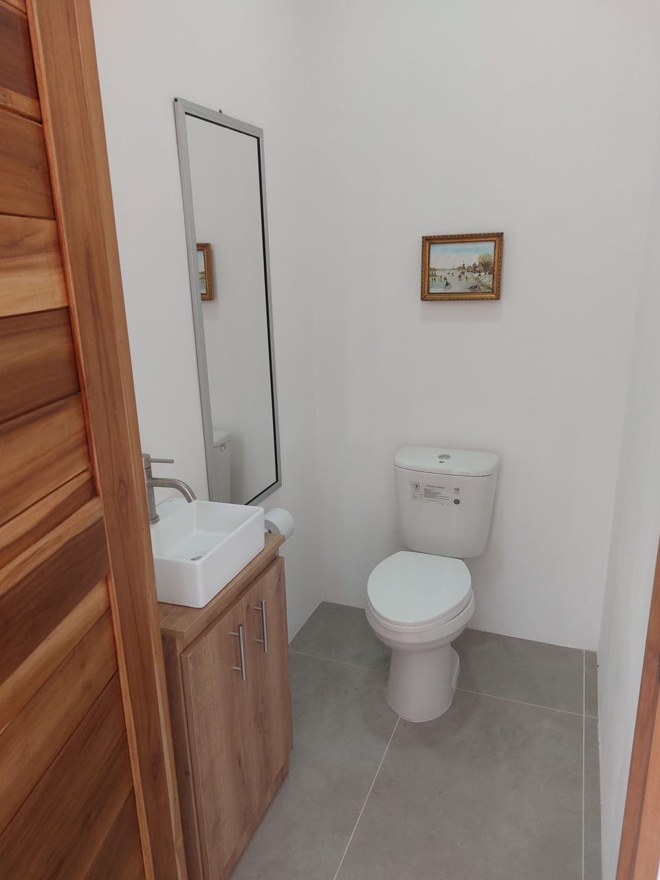 Guest toilet with Dutch 18 century painting