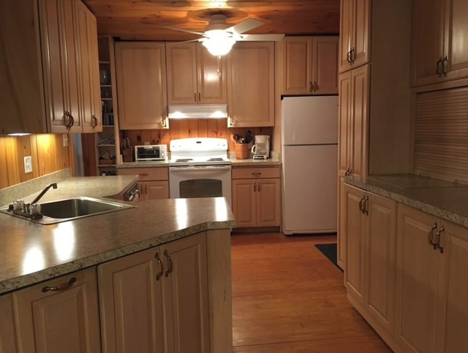 Full Kitchen next to dining room
