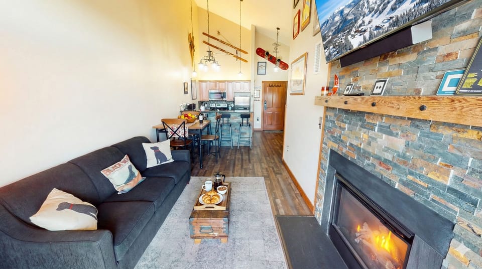 Vaulted ceilings, ski lodge décor, and natural light make this space your Snowshoe retreat.