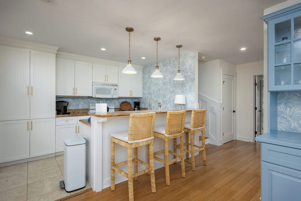 Kitchen features a great breakfast bar