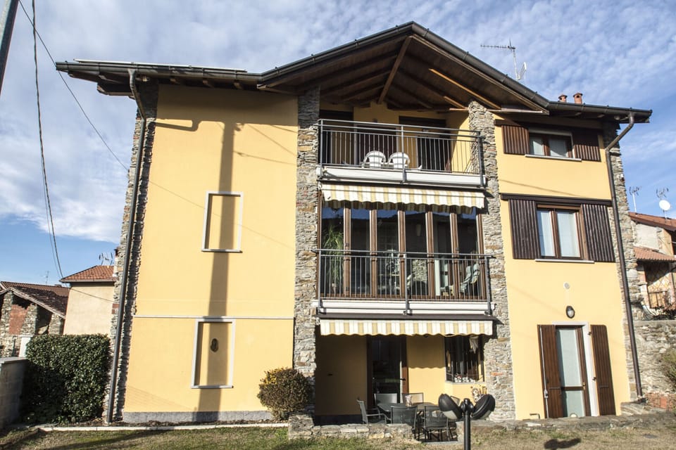 Flat located on the second and last floor with a large terrace.