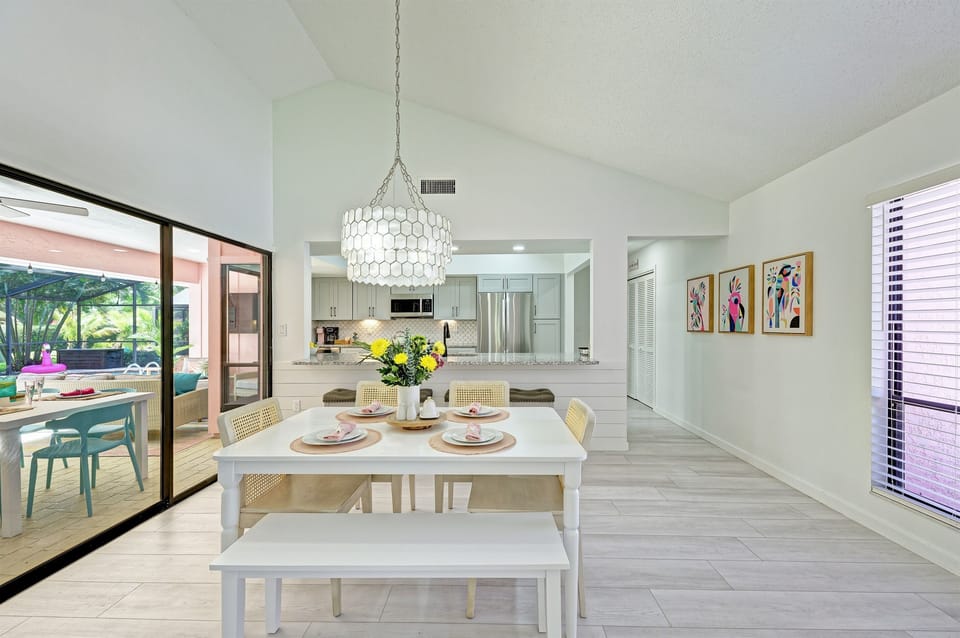 Kitchen and dining area at Palma Rosa